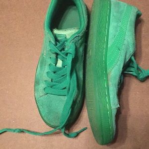 Pumas for Girls Size 4.5 Cute!! S101